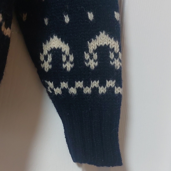 Vintage, Size M, Navy Blue Reindeer Pattern 100% Wool Sweater - Picture 3 of 13
